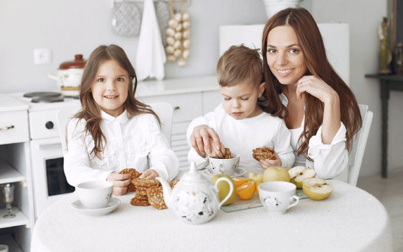 a young family enjoying afternoon tea, afternoon tea, August 2024, UK